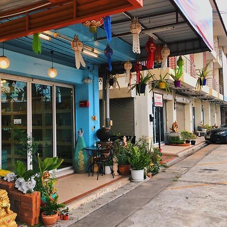 Aekkalukthai Hostel Rayong Zewnętrze zdjęcie