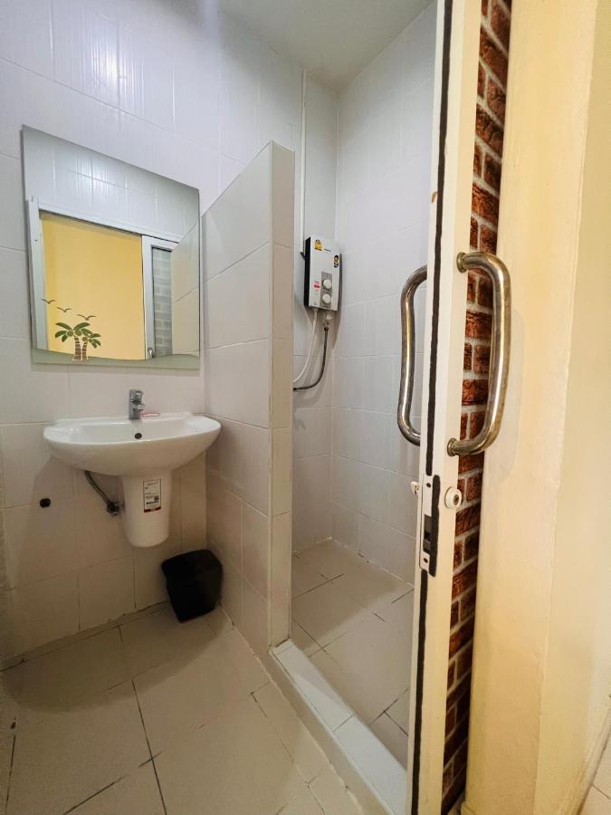 Aekkalukthai Hostel Rayong Zewnętrze zdjęcie