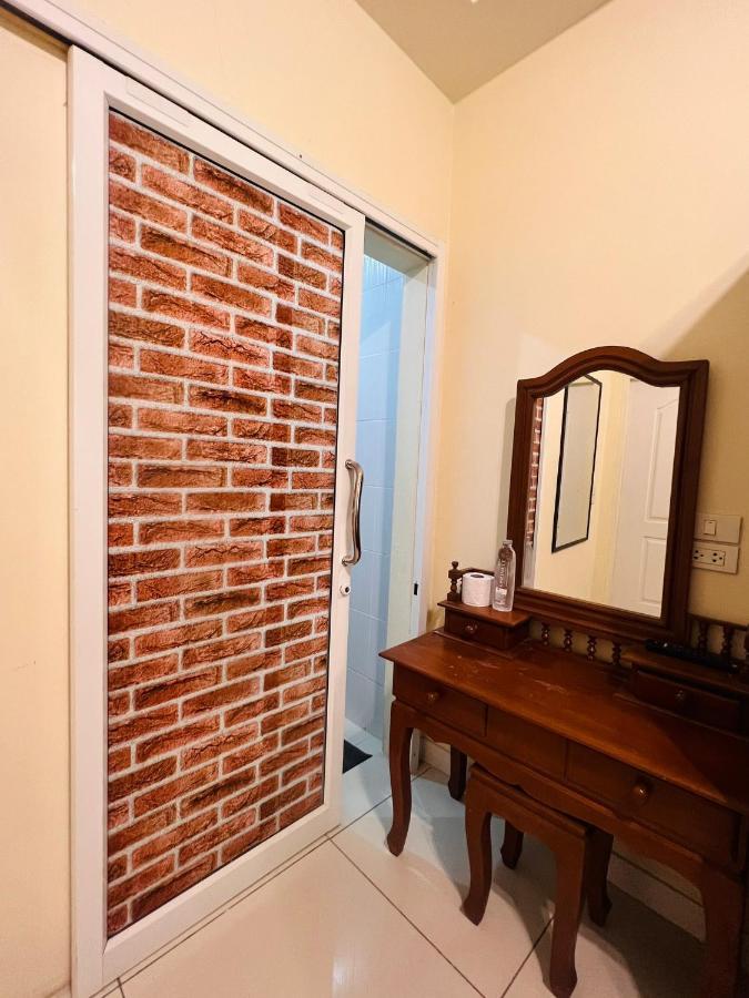Aekkalukthai Hostel Rayong Zewnętrze zdjęcie
